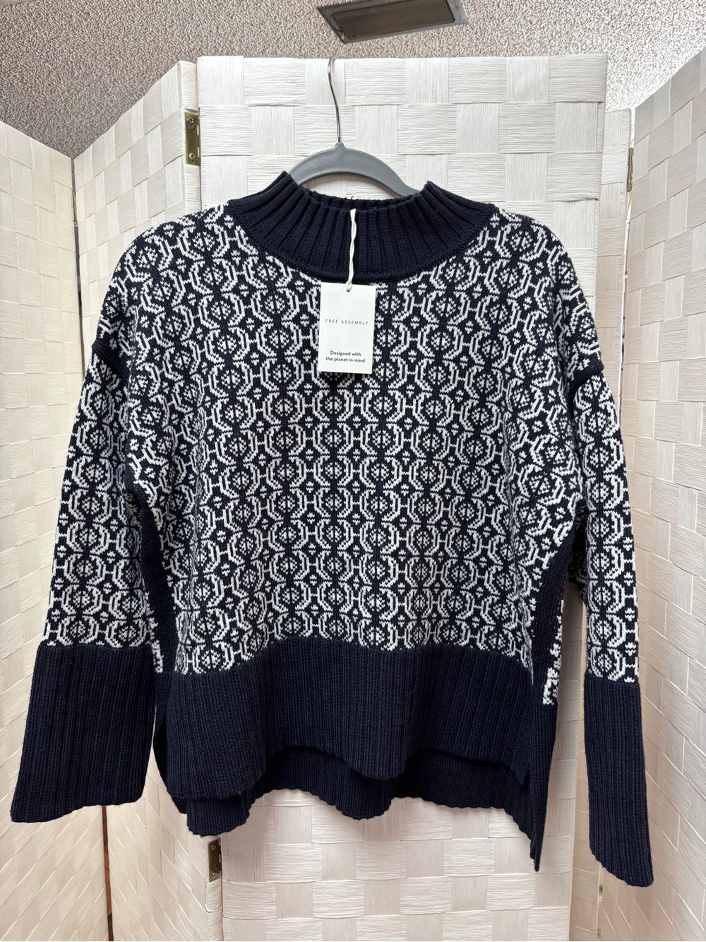 Free Assembly navy & white knit sweater Large